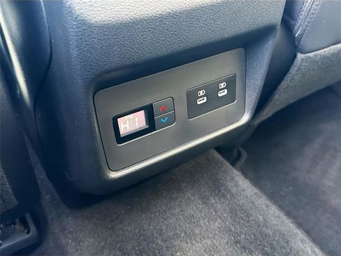 Used 2025 Nissan Rogue SL w/ Tech Package image 27