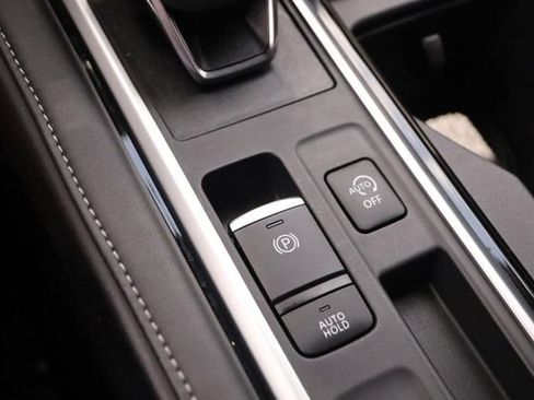 Certified 2025 Nissan Pathfinder SL w/ SL Premium Package FWD image 21