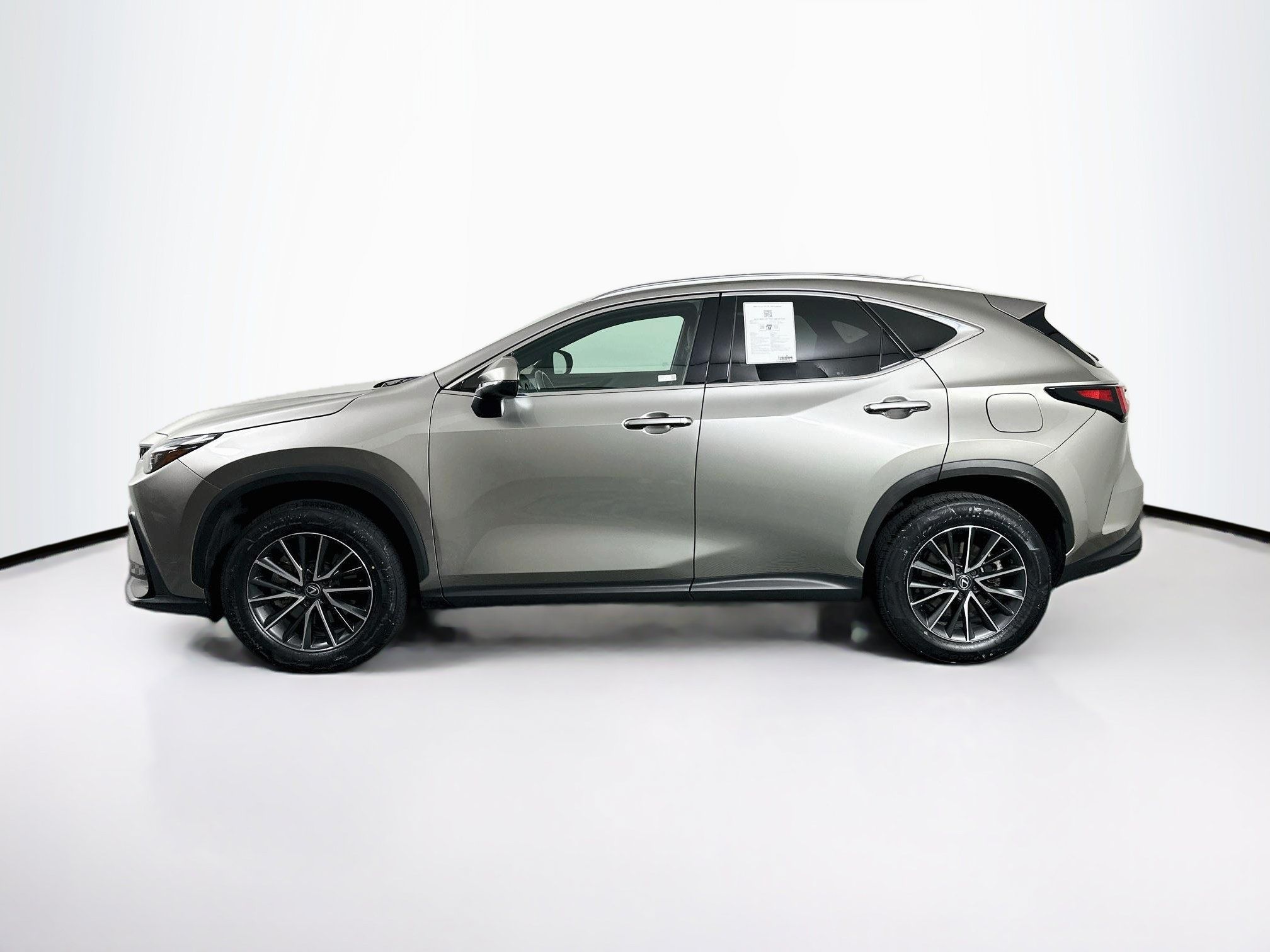 Used 2025 Lexus NX 250 FWD w/ Accessory Package (2T) image 4