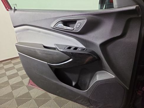 Used 2024 Chevrolet Trax LT w/ LT Convenience Package FWD image 29