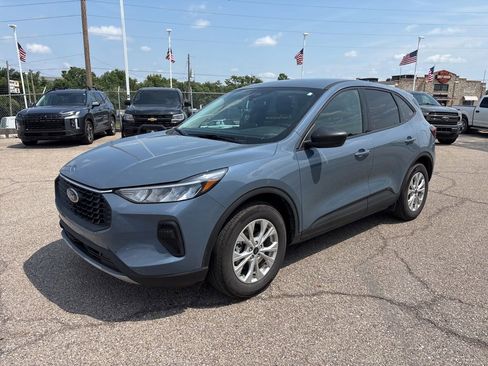 Certified 2025 Ford Escape Active w/ Cold Weather Package FWD image 3