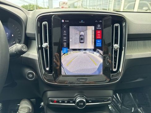 Certified 2025 Volvo XC40 B5 Plus AWD/4WD image 26