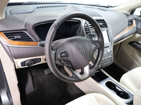 Used 2017 Lincoln MKC Select w/ Select Plus Package AWD/4WD image 4