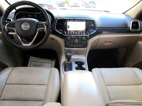 Used 2019 Jeep Grand Cherokee Limited w/ Luxury Group II AWD/4WD image 2