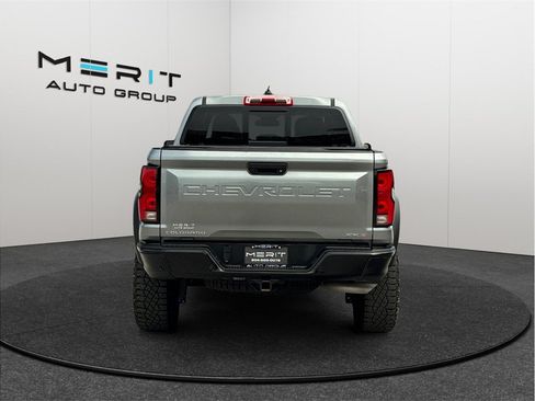 Used 2025 Chevrolet Colorado ZR2 w/ Technology Package AWD/4WD image 8