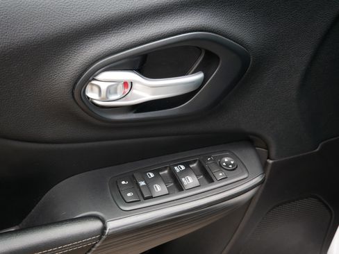 Used 2016 Jeep Cherokee Limited AWD/4WD image 20