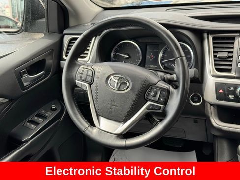 Used 2018 Toyota Highlander SE image 21