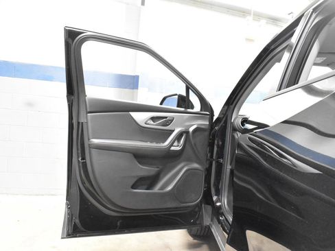 Used 2025 Chevrolet Blazer LT AWD/4WD image 9