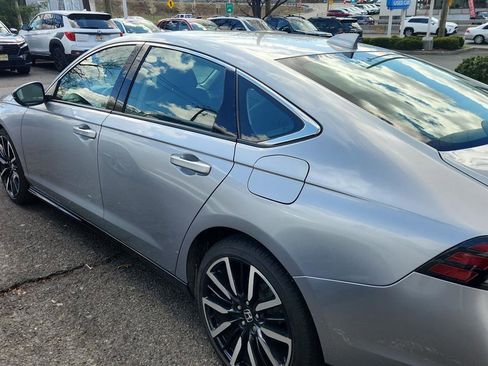 Used 2024 Honda Accord Touring image 4