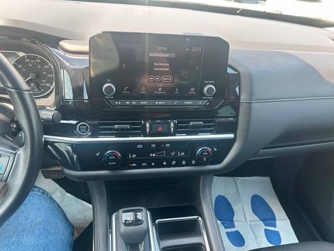 Used 2024 Nissan Pathfinder SV AWD/4WD image 14
