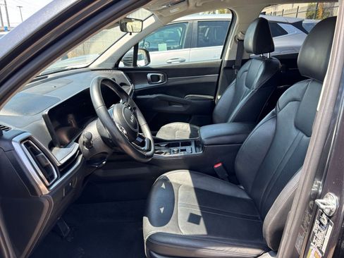 Used 2024 Kia Sorento S FWD image 29