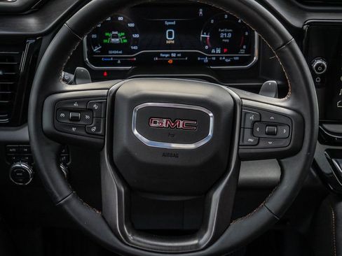 Used 2025 GMC Sierra 1500 AT4 w/ Technology Package AWD/4WD image 29