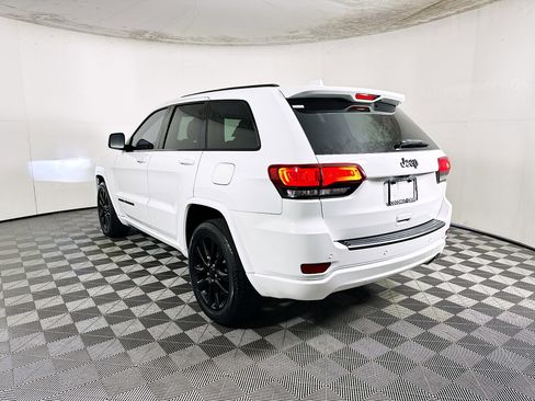 Used 2019 Jeep Grand Cherokee Altitude image 5