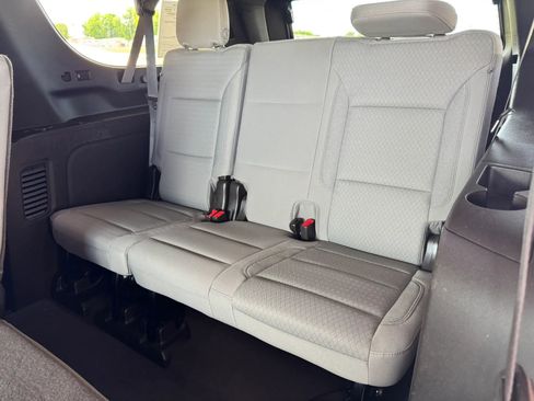 Used 2023 Chevrolet Suburban LS RWD image 21