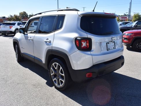 Used 2016 Jeep Renegade Latitude image 7