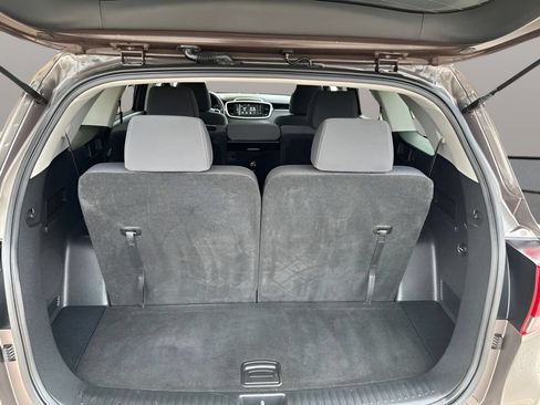 Used 2019 Kia Sorento AWD V6 image 24