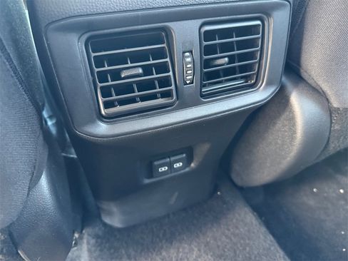 Used 2022 Toyota RAV4 XLE image 20