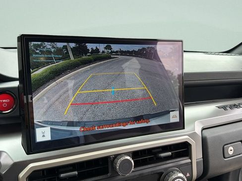Used 2025 Toyota Tacoma TRD Sport AWD/4WD image 17
