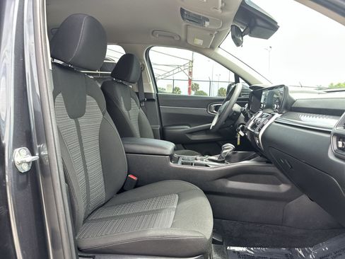 Used 2023 Kia Sorento LX image 24