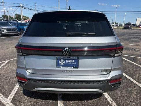 Certified 2025 Volkswagen Taos SE w/ Panoramic Sunroof Package AWD/4WD image 5