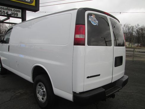 Used 2017 Chevrolet Express 2500 image 35