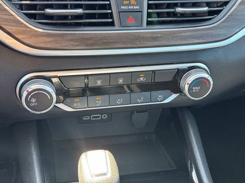 Used 2024 Nissan Altima 2.5 SV FWD image 27