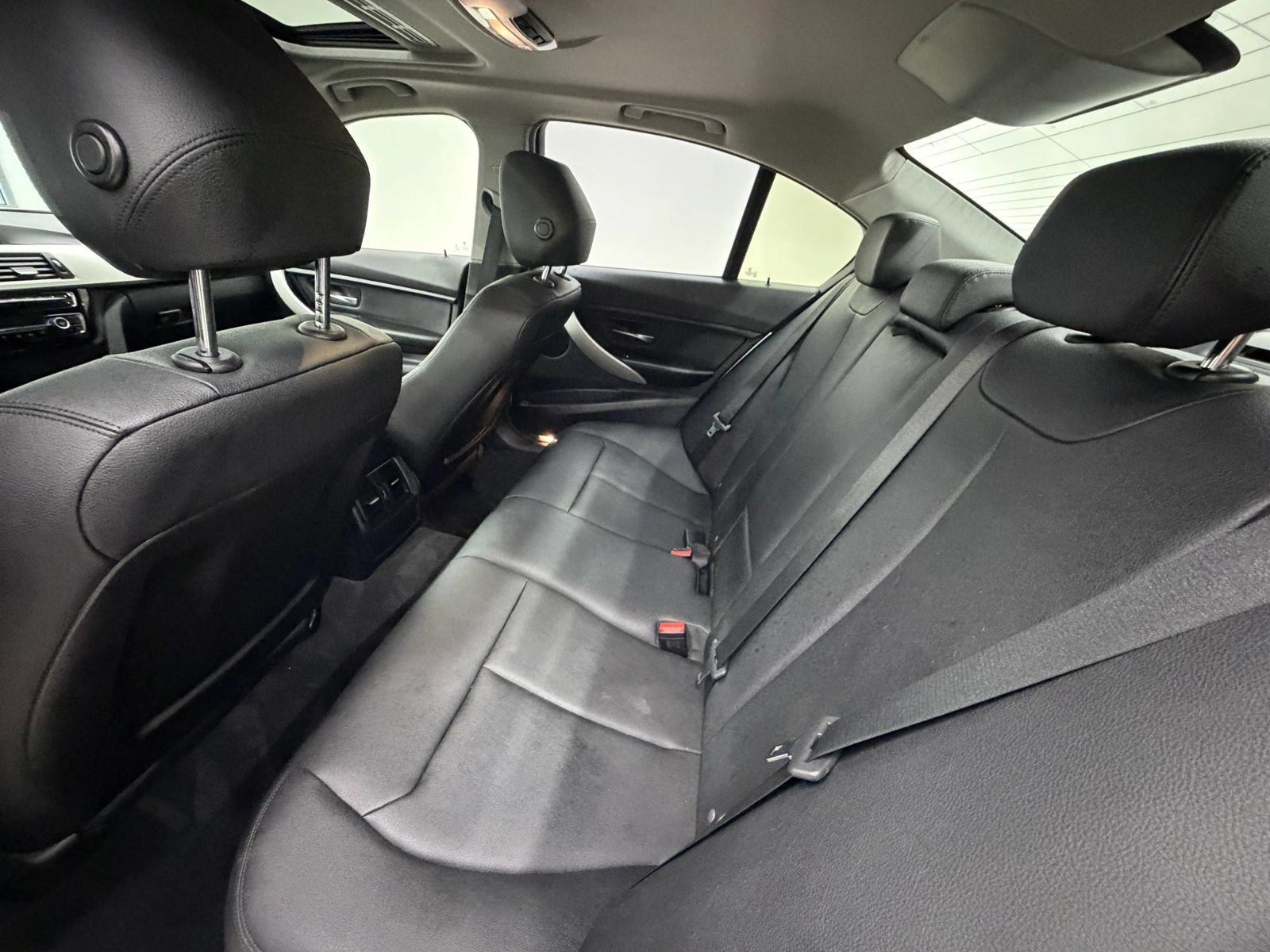 Used 2017 BMW 320i Sedan RWD image 16