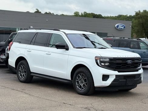 Used 2025 Ford Expedition Active AWD/4WD image 33