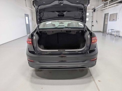 Used 2025 Volkswagen Jetta SE FWD image 38