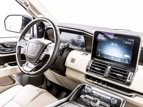 Used 2021 Lincoln Navigator Reserve w/ Luxury Package RWD image 22