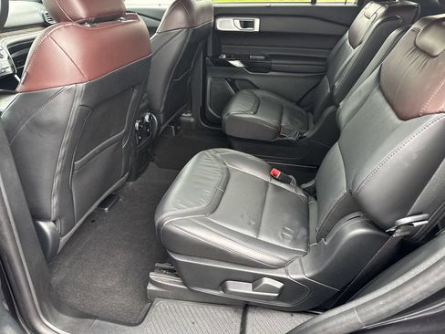 Used 2024 Ford Explorer Platinum w/ Technology Package AWD/4WD image 20