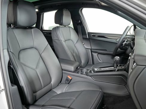 New 2026 Porsche Macan image 36