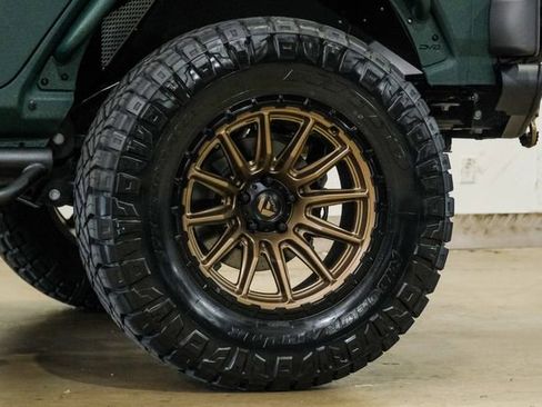 Used 2025 Jeep Wrangler Unlimited Rubicon w/ Technology Group image 63