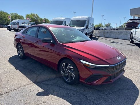Used 2025 Hyundai Elantra Sport FWD image 1