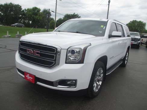 Used 2016 GMC Yukon XL SLT w/ Open Road Package AWD/4WD image 9