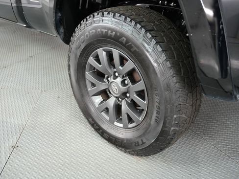 Used 2022 Toyota Tacoma SR5 w/ Technology Package RWD image 52