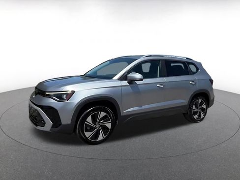 Used 2025 Volkswagen Taos SE image 8