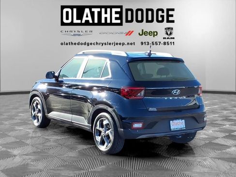 Used 2022 Hyundai Venue SEL image 4