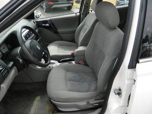 Used 2003 Saturn L-Series LW200 w/ Audio Pkg I FWD image 12