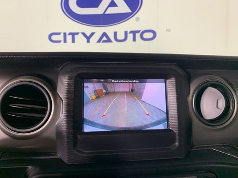 Used 2022 Jeep Wrangler Unlimited Sport image 27