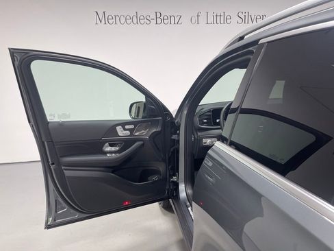 Used 2025 Mercedes-Benz GLE 350 4MATIC image 17