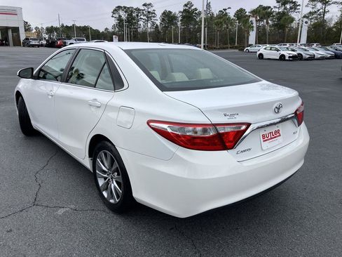 Used 2017 Toyota Camry XLE image 3