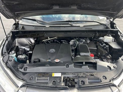 Used 2019 Toyota Highlander XLE image 13