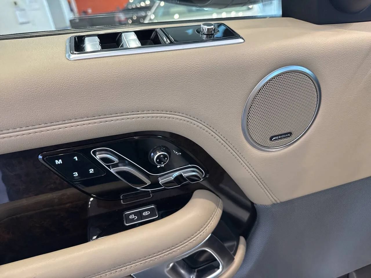 Used 2018 Land Rover Range Rover HSE AWD/4WD image 19