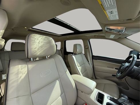 Used 2019 Jeep Grand Cherokee Overland image 21