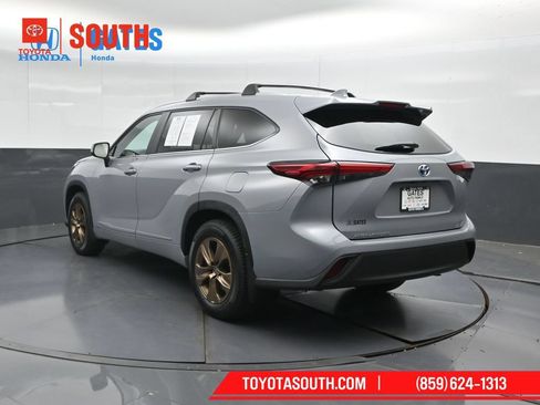 Used 2023 Toyota Highlander Bronze Edition AWD/4WD image 8