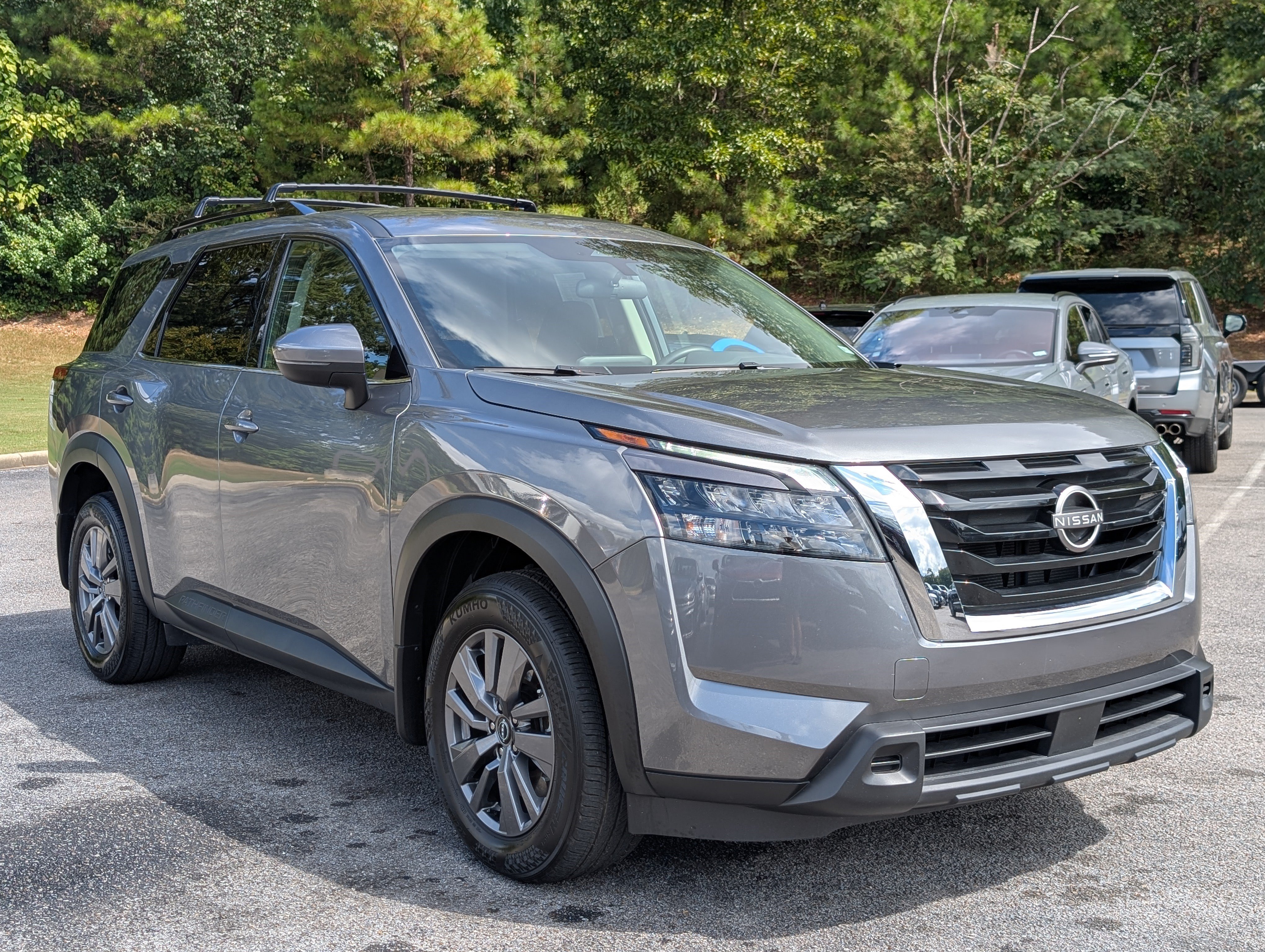 Used 2025 Nissan Pathfinder SV FWD image 11