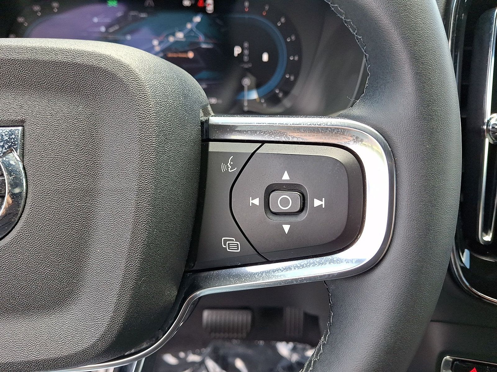 Used 2024 Volvo XC40 B5 Core AWD/4WD image 18