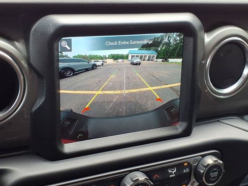 Used 2022 Jeep Gladiator Overland w/ Cold Weather Group AWD/4WD image 21