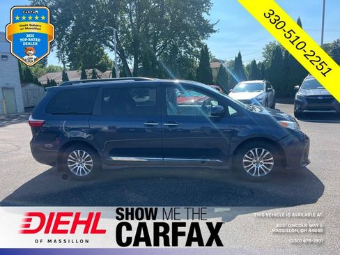 Used 2018 Toyota Sienna XLE w/ XLE Navigation Package FWD image 2